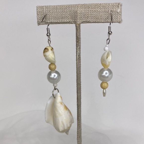 Handmade Asymmetrical Seashell and Faux Pearl Earrings NEW - Picture 3 of 4